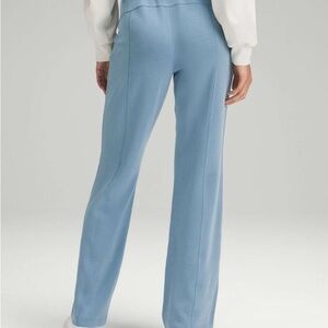 Lululemon Softstreme High-Rise Pant
Utility Blue size 14